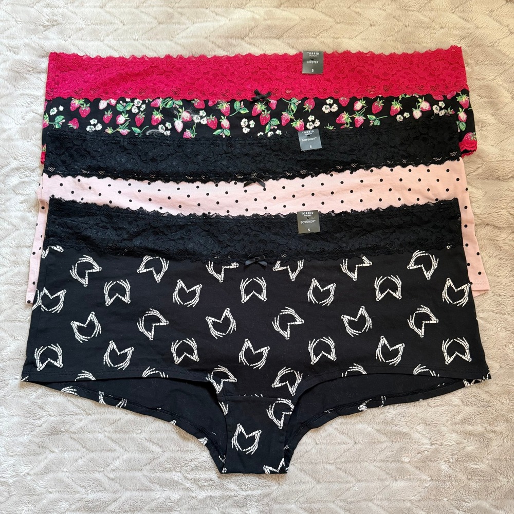 Torrid Plus Size Panty Bundle Size 5 Boyshort Hipster Strawberry Skeleton Heart